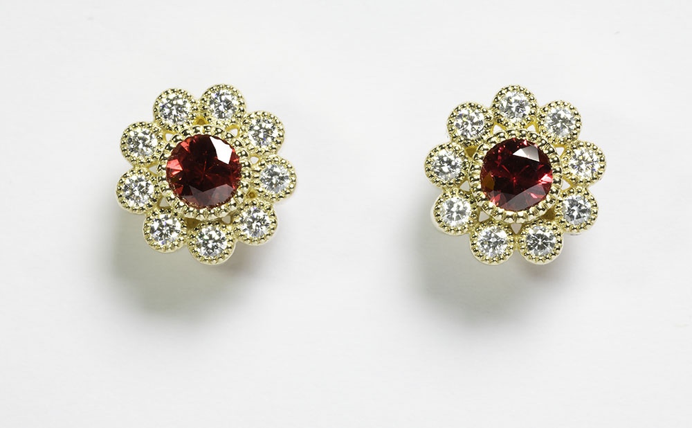 One pair 14kt yellow gold earrings, mozambique ruby, diamonds